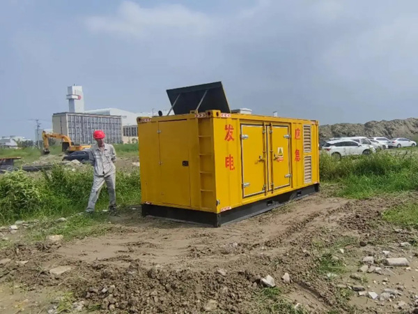 奈曼200KW柴油发电机机组每小时的油耗量受哪些因素影响？