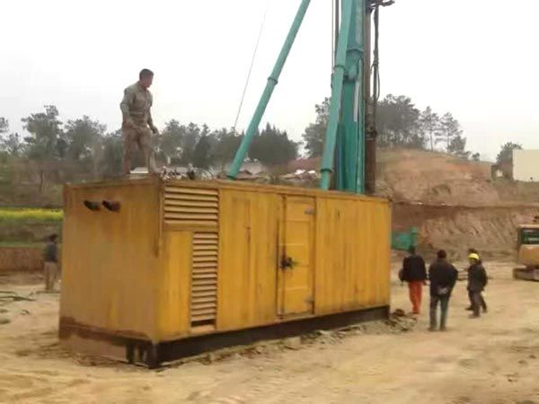 奈曼如何判断水冷式机油散热器密封件是否需要更换？